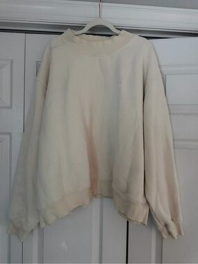 Relaxed Cream Crewneck Sweatshirt